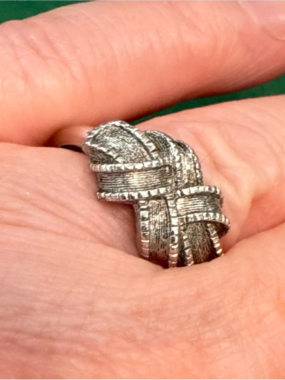 VTG SilverTone Avon Ribbon Knot Ring Size 5.5.   54C